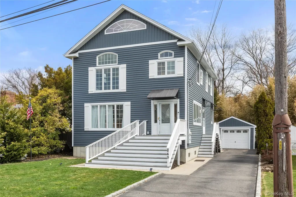 849 E Bay Drive West Islip NY 11795