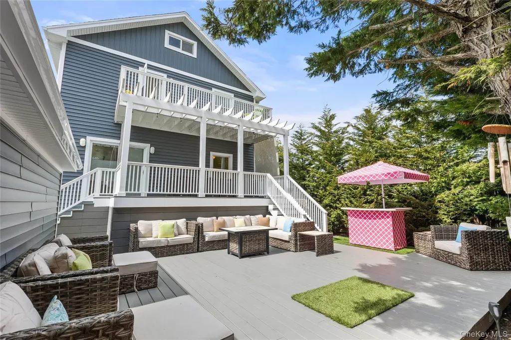 849 E Bay Drive West Islip NY 11795
