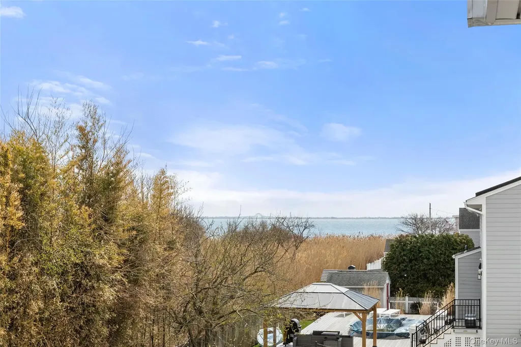849 E Bay Drive West Islip NY 11795