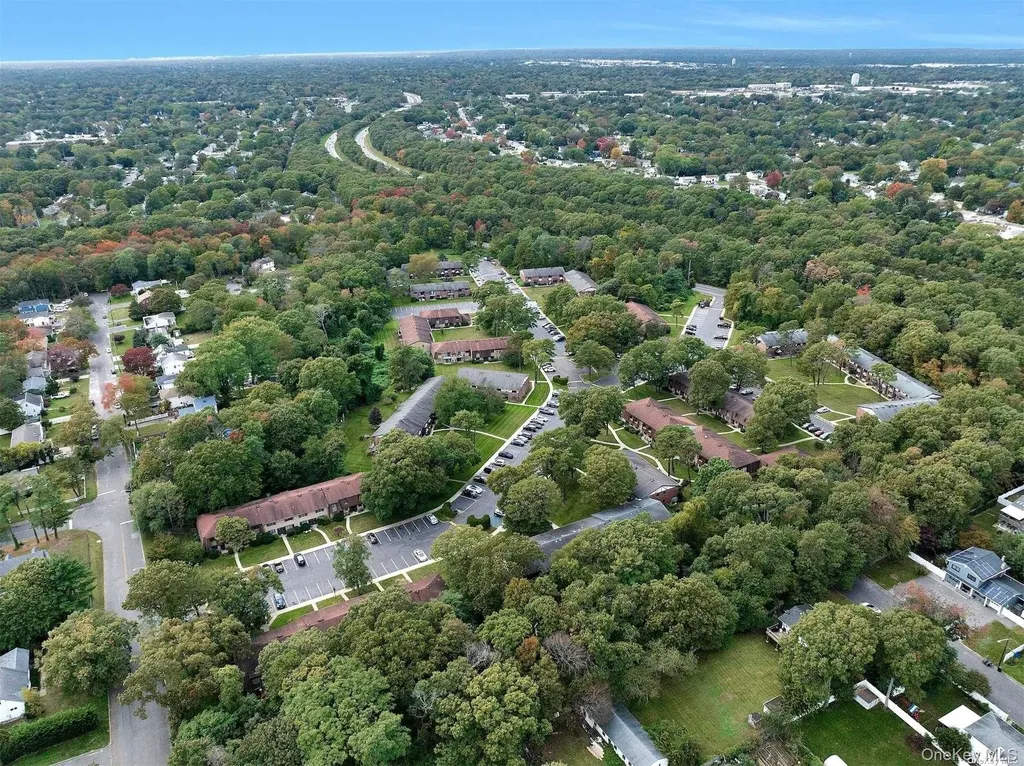 31 Newbrook Lane Bay Shore NY 11706