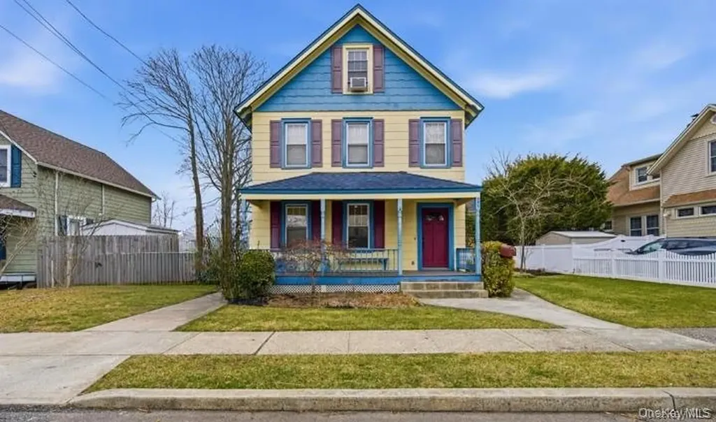 155 Smith Avenue Islip NY 11751