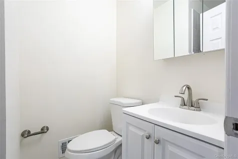 491 Ilyssa Way Staten Island NY 10312