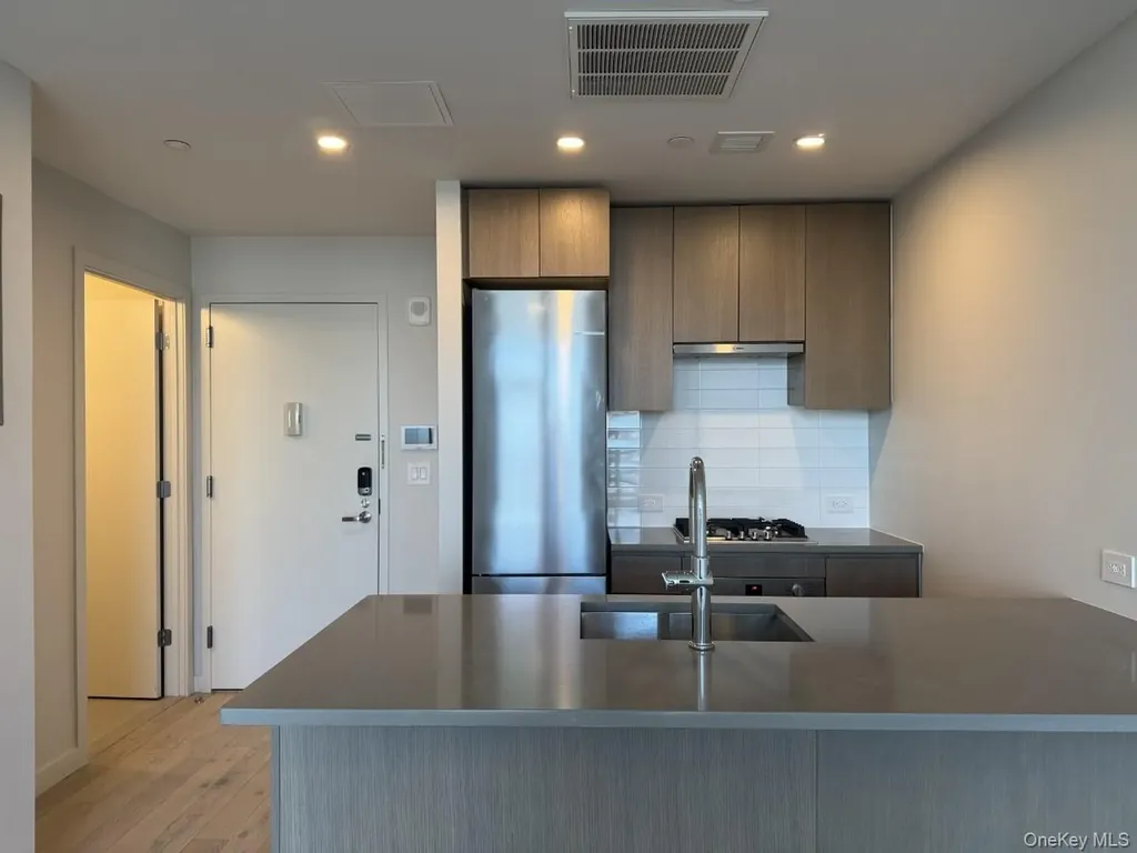 131-02B 40th Road Flushing NY 11354