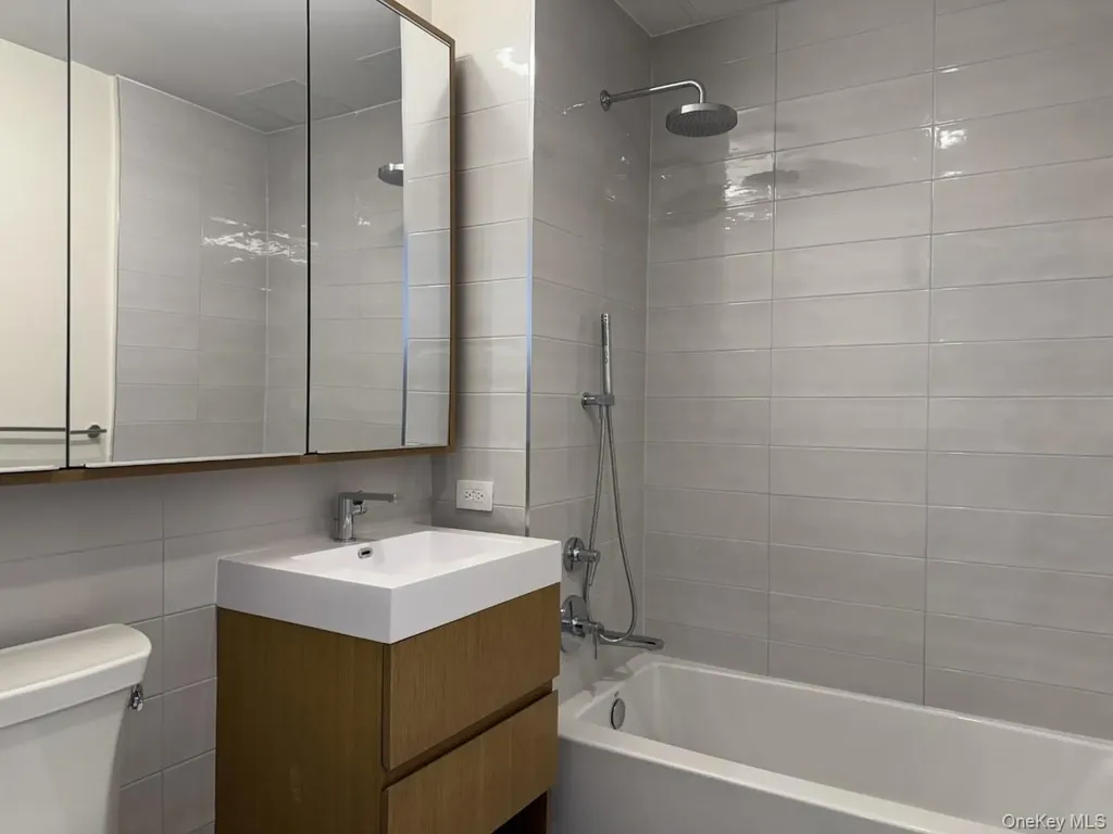 131-02B 40th Road Flushing NY 11354