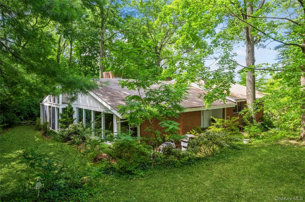 160 Hampshire Road Bronxville NY 10708