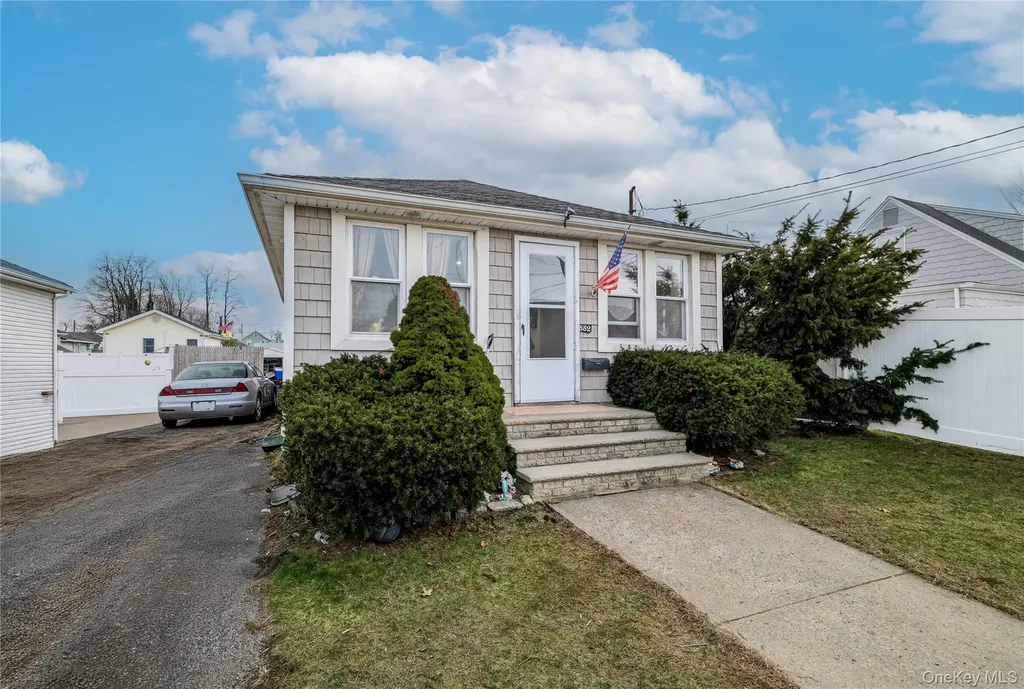 882 Ocean Street Baldwin Harbor NY 11510
