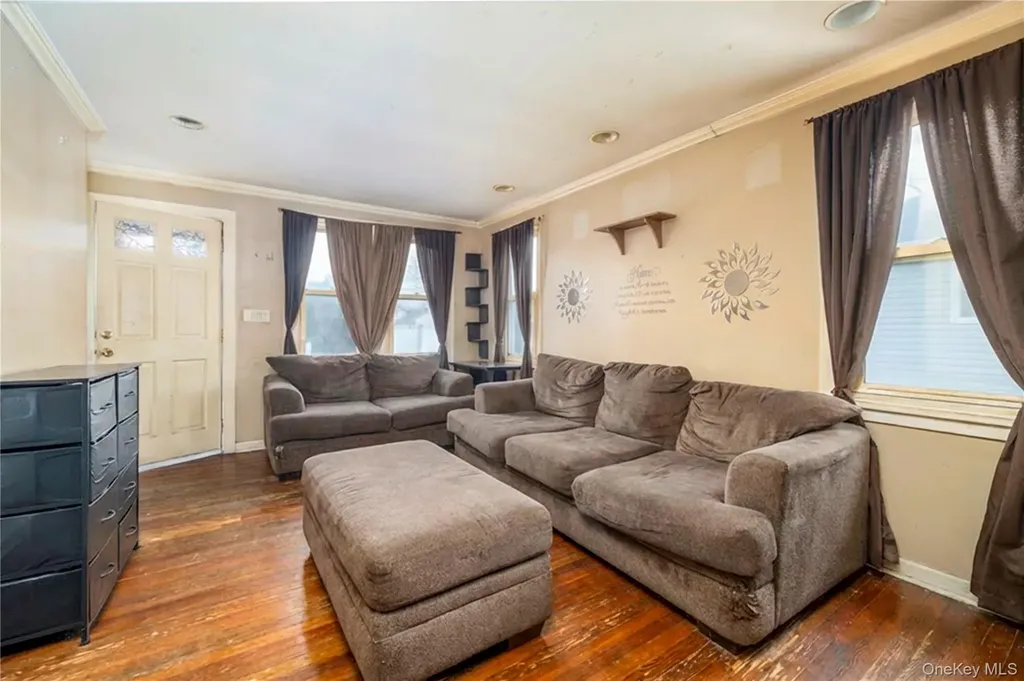 882 Ocean Street Baldwin Harbor NY 11510