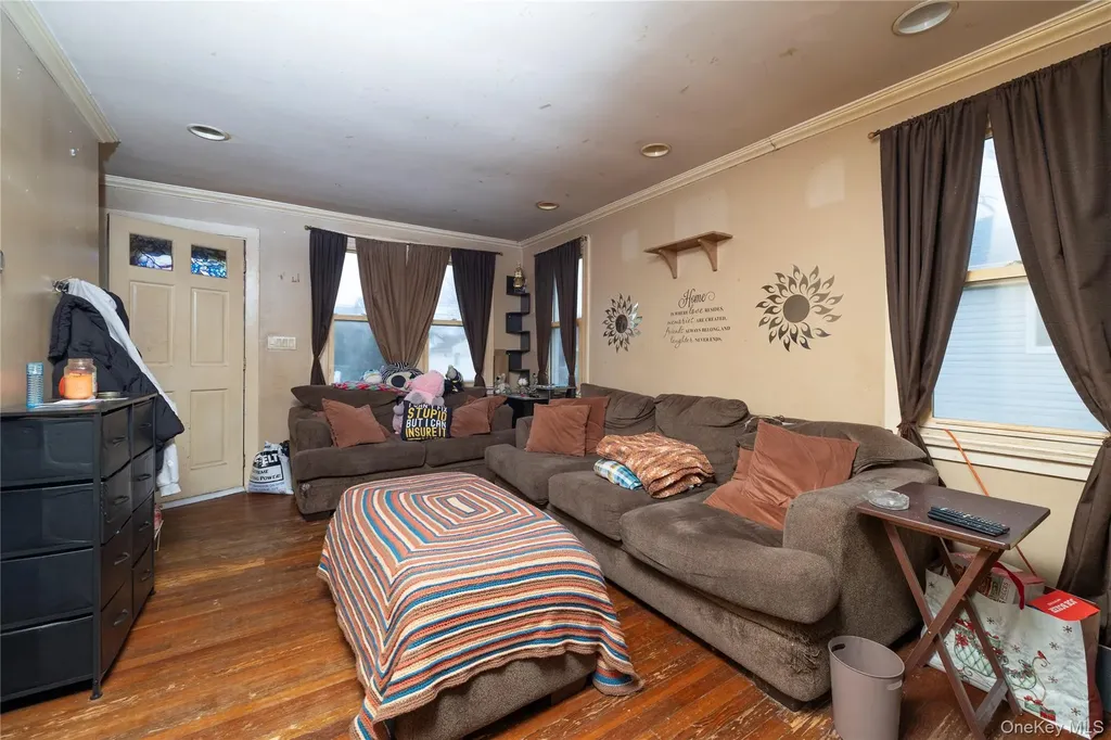 882 Ocean Street Baldwin Harbor NY 11510
