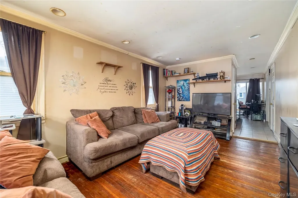 882 Ocean Street Baldwin Harbor NY 11510
