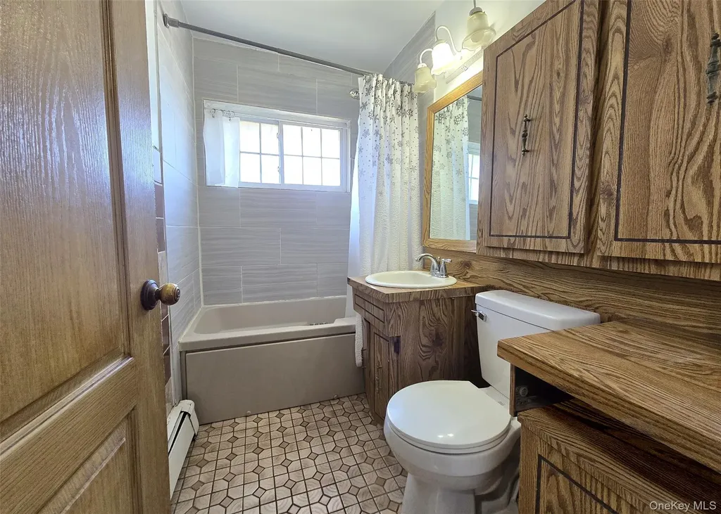 5 South Lane Levittown NY 11756