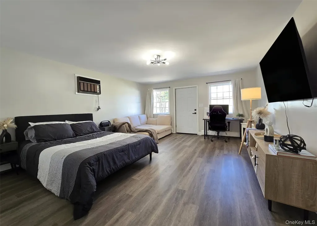 5 South Lane Levittown NY 11756