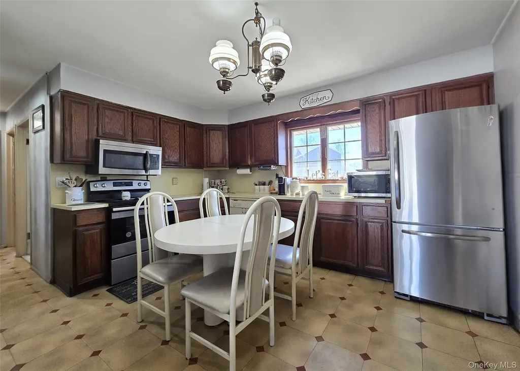 5 South Lane Levittown NY 11756
