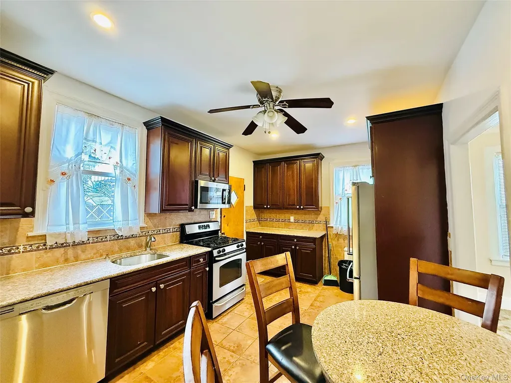 1813 Willow Lane Bronx NY 10461