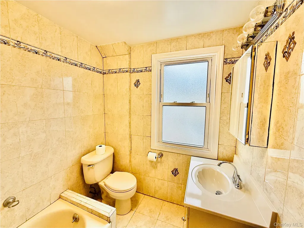 1813 Willow Lane Bronx NY 10461