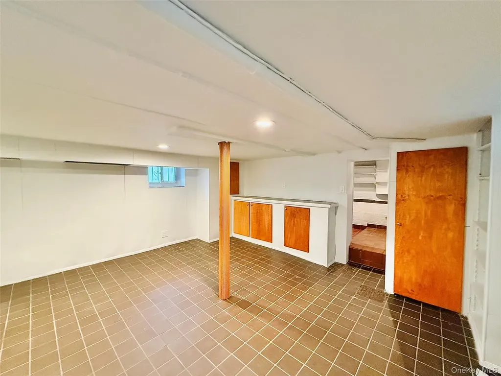 1813 Willow Lane Bronx NY 10461