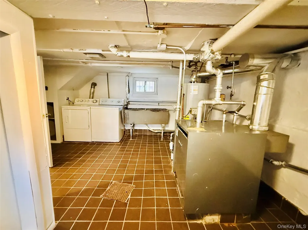 1813 Willow Lane Bronx NY 10461