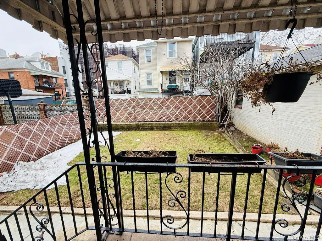 1813 Willow Lane Bronx NY 10461