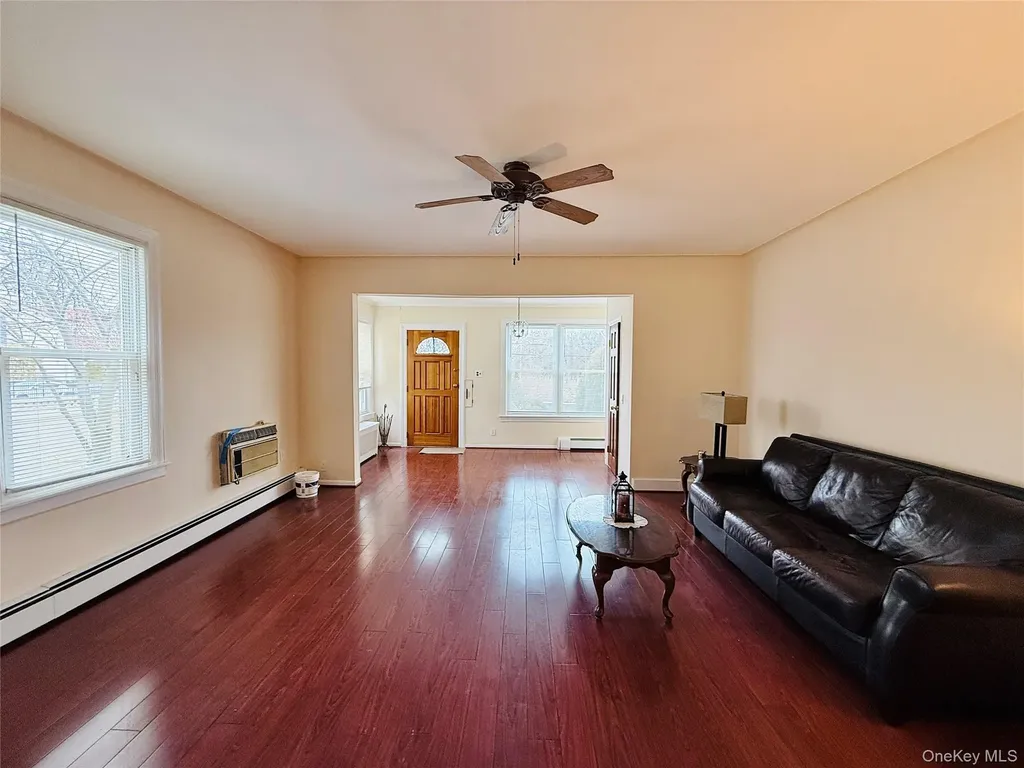 1813 Willow Lane Bronx NY 10461