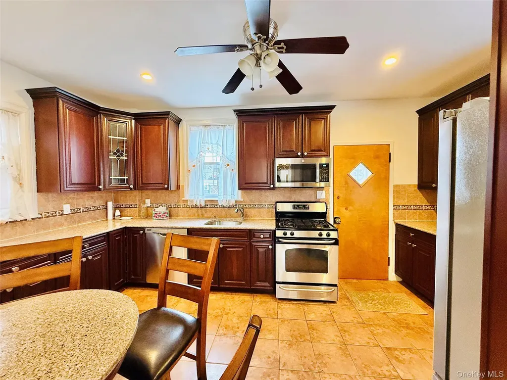 1813 Willow Lane Bronx NY 10461