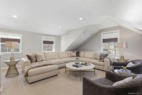 2 Bassett Court Baldwin Place NY 10505
