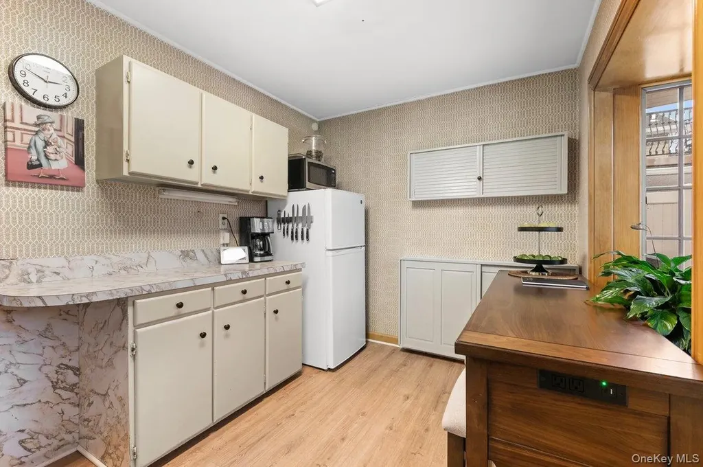 22 Greenway Circle Syosset NY 11791