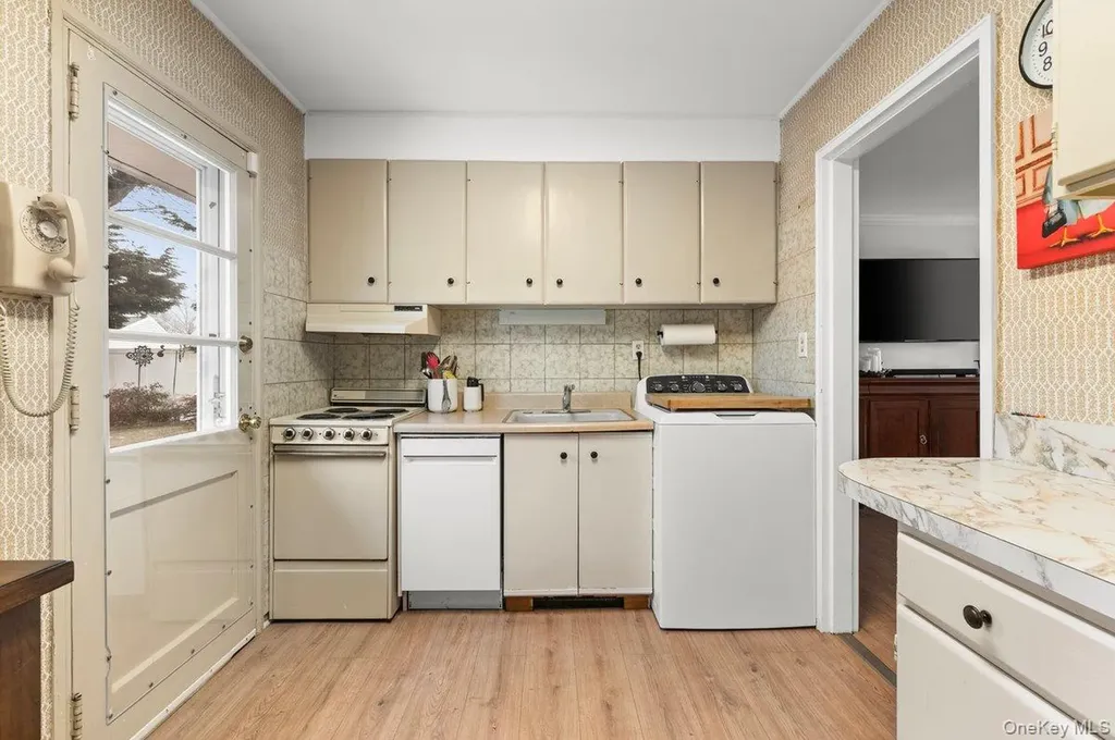 22 Greenway Circle Syosset NY 11791