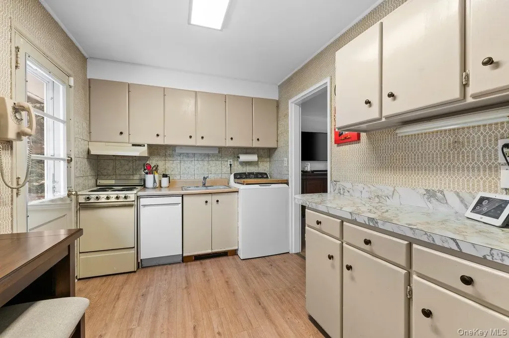 22 Greenway Circle Syosset NY 11791