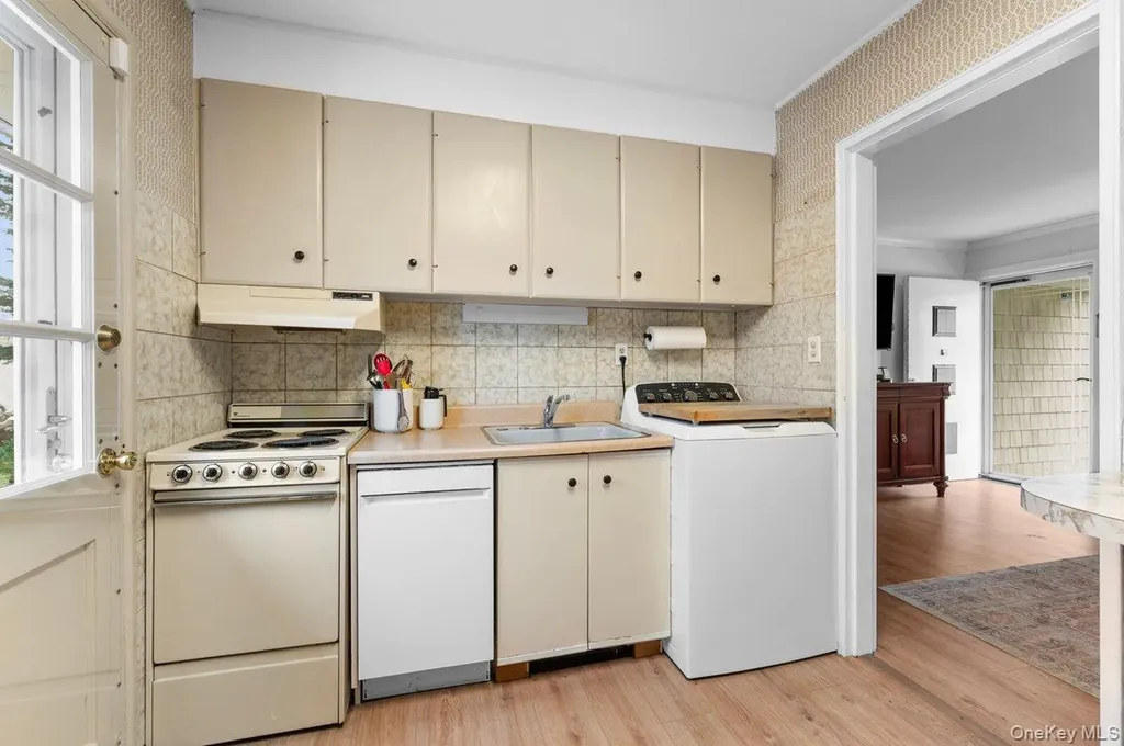 22 Greenway Circle Syosset NY 11791