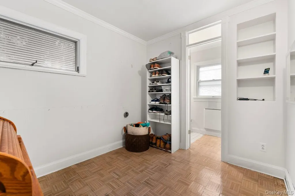 22 Greenway Circle Syosset NY 11791