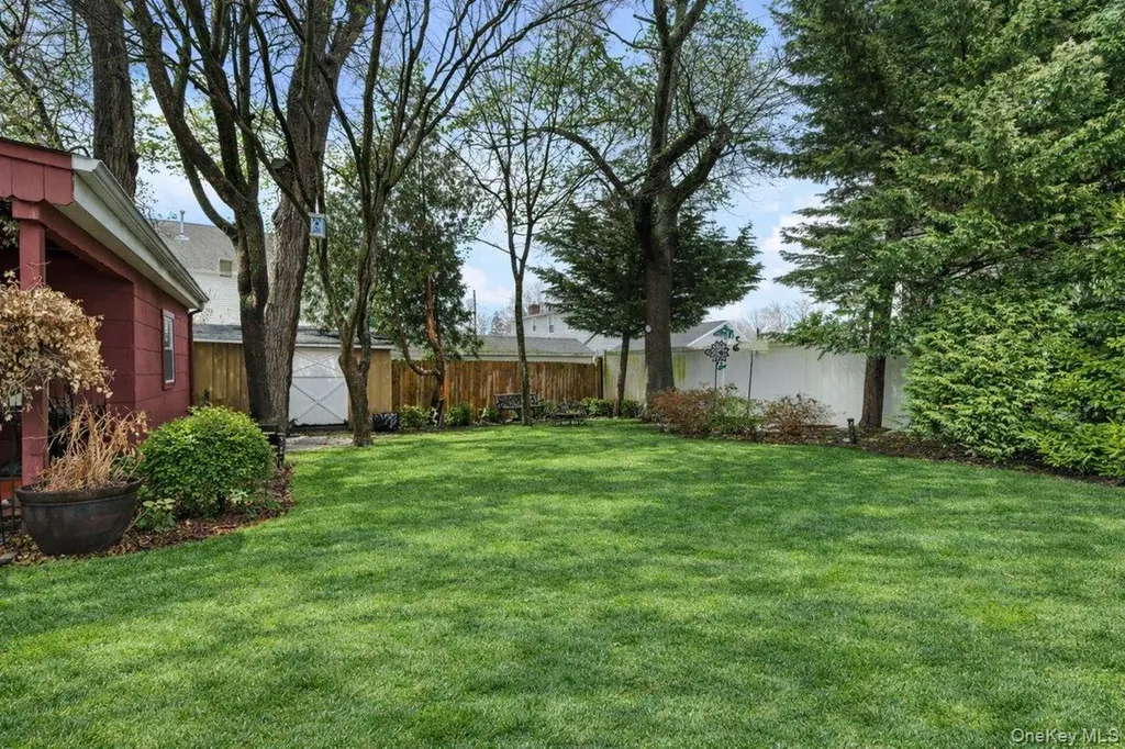 22 Greenway Circle Syosset NY 11791