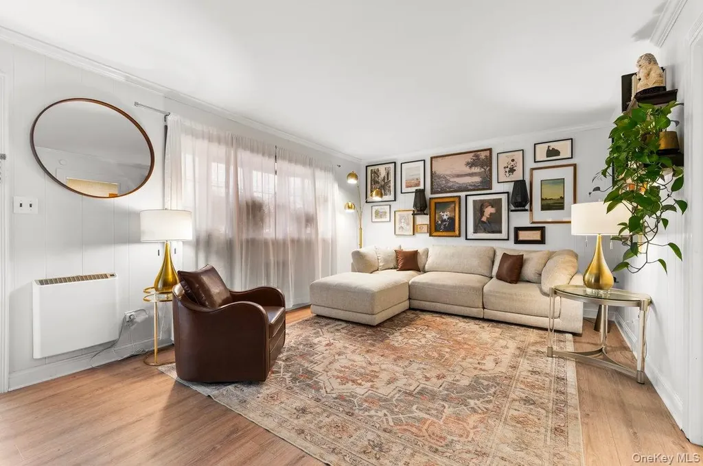 22 Greenway Circle Syosset NY 11791