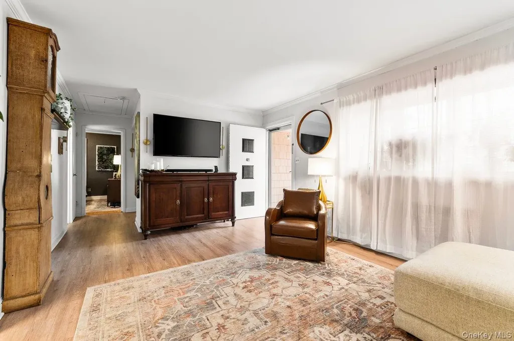 22 Greenway Circle Syosset NY 11791