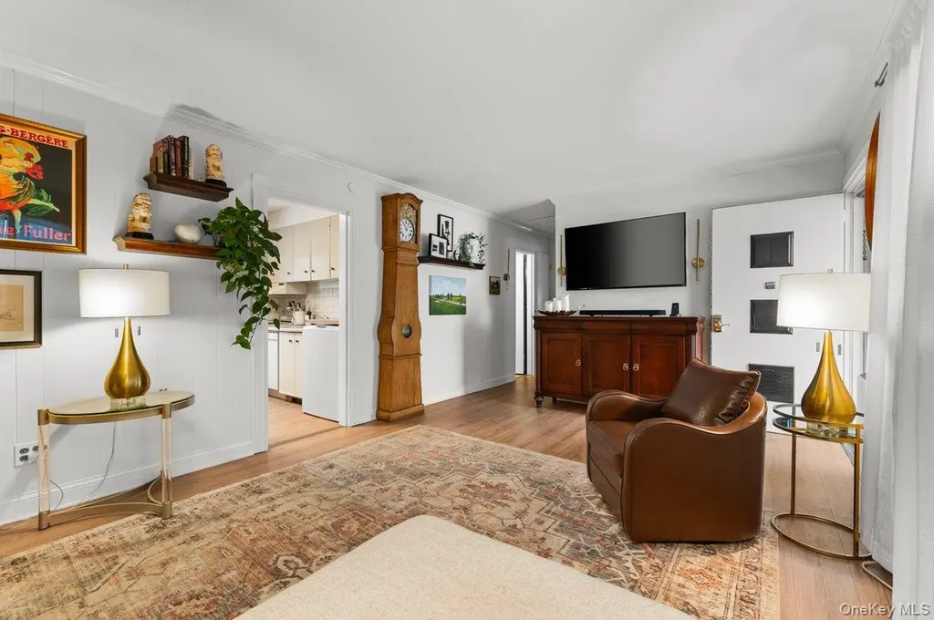 22 Greenway Circle Syosset NY 11791