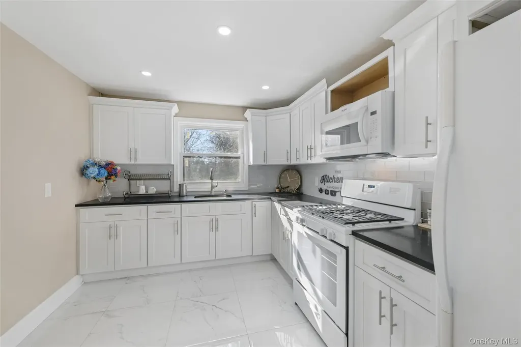 1061 Fordham Lane Woodmere NY 11598