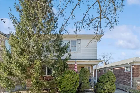 6912 Cloverdale Boulevard Oakland Gardens NY 11364
