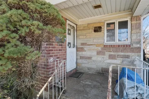 6912 Cloverdale Boulevard Oakland Gardens NY 11364