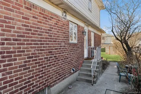 6912 Cloverdale Boulevard Oakland Gardens NY 11364