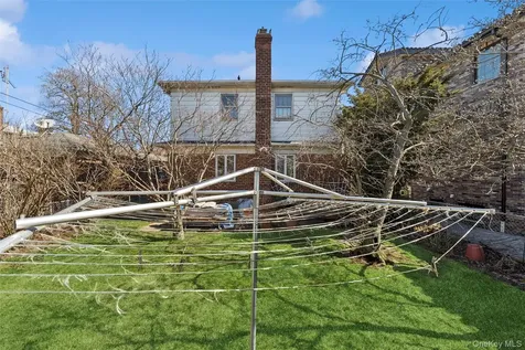 6912 Cloverdale Boulevard Oakland Gardens NY 11364