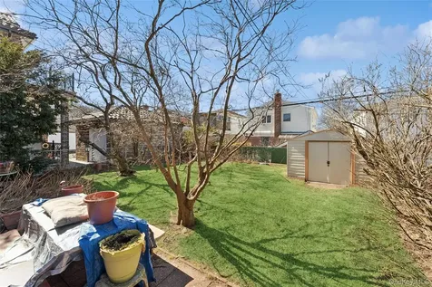 6912 Cloverdale Boulevard Oakland Gardens NY 11364