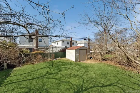 6912 Cloverdale Boulevard Oakland Gardens NY 11364