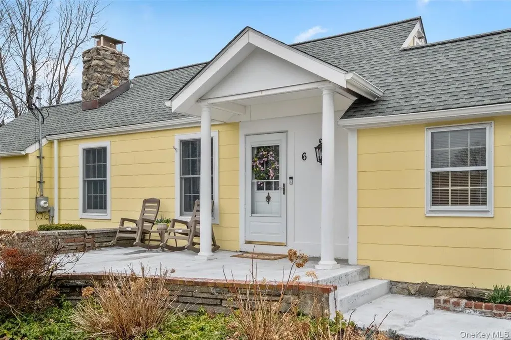 6 Crest Drive N Yorktown Heights NY 10598