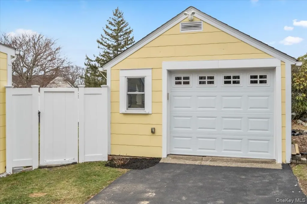 6 Crest Drive N Yorktown Heights NY 10598