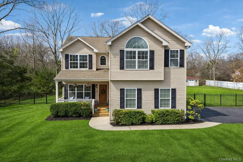 4 Clinton Avenue Bellport NY 11713