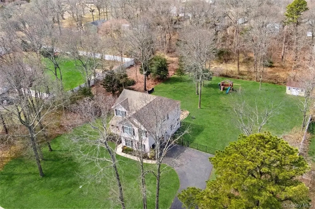 4 Clinton Avenue Bellport NY 11713