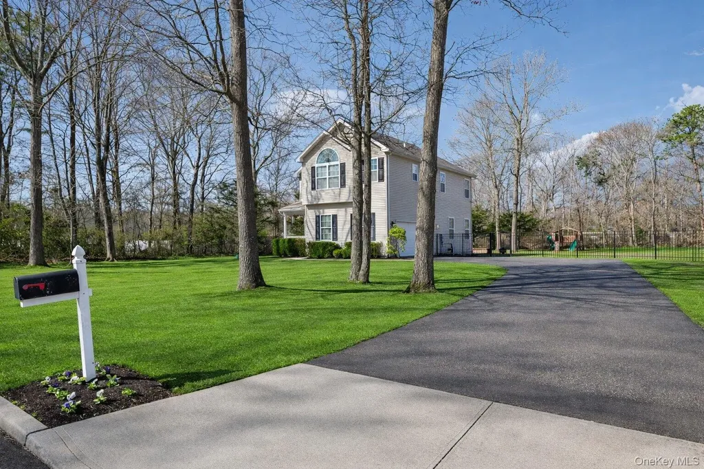 4 Clinton Avenue Bellport NY 11713