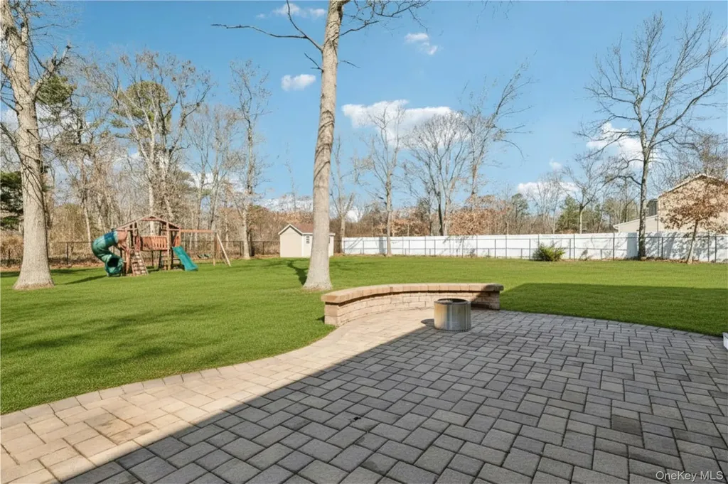 4 Clinton Avenue Bellport NY 11713