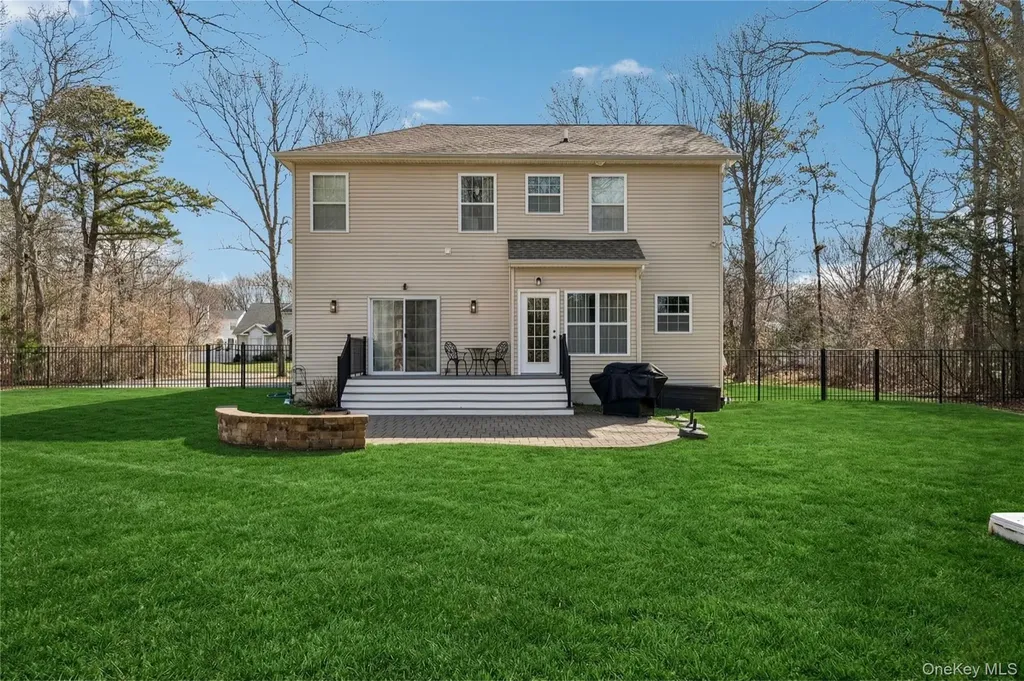 4 Clinton Avenue Bellport NY 11713