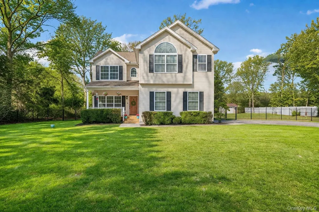 4 Clinton Avenue Bellport NY 11713