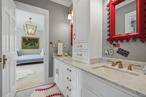 27 Murray Hill Road Scarsdale NY 10583