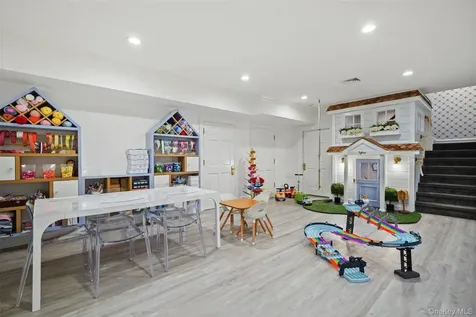 27 Murray Hill Road Scarsdale NY 10583